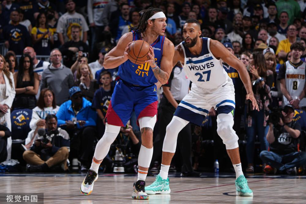 以她在比赛 以她在比赛